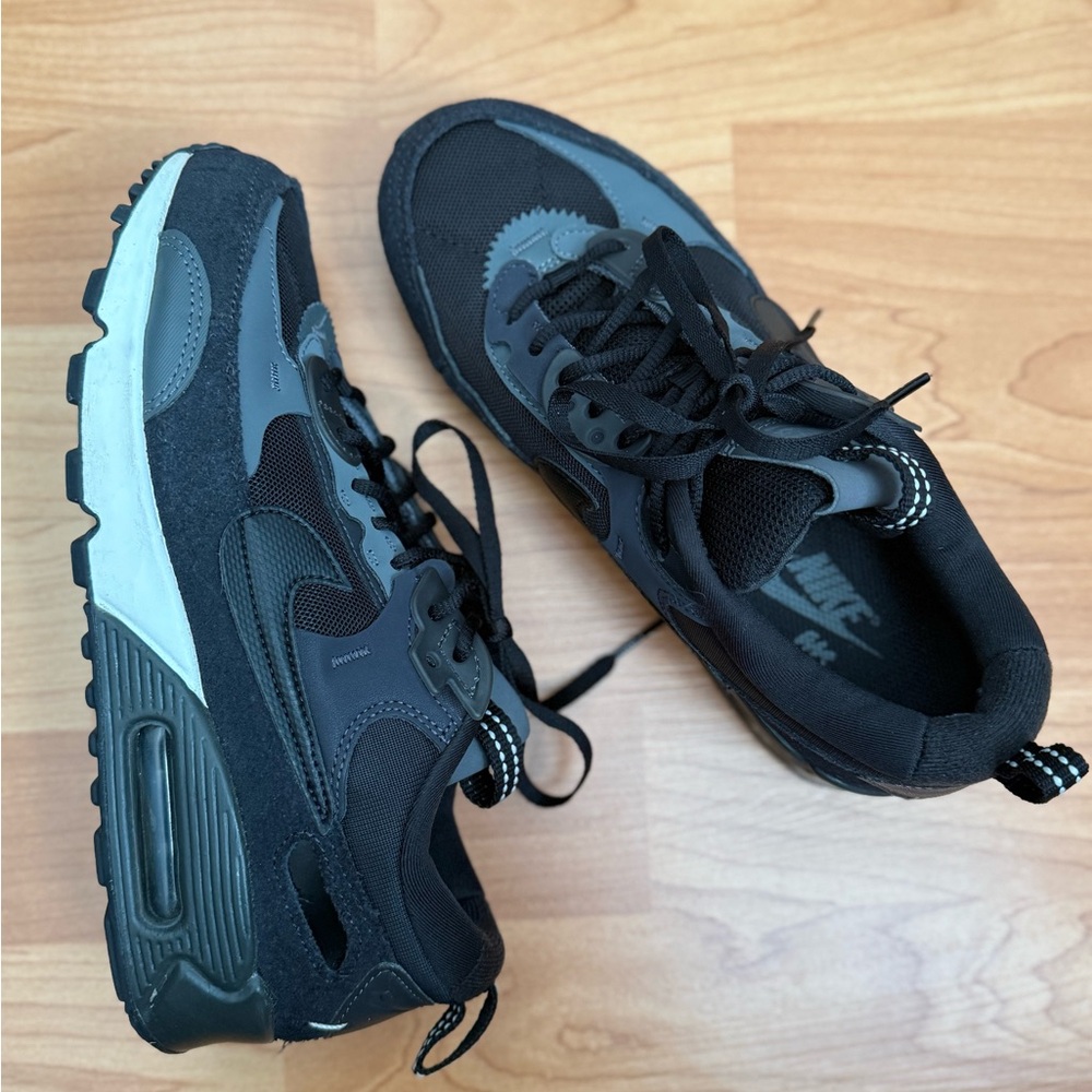 Nike Women’s Air Max 90 Futura